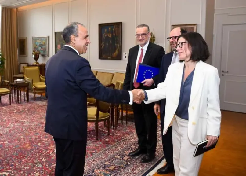 وزير الخارجية يستقبل وفدًا من البنك الأوروبي للاستثمار.. صور