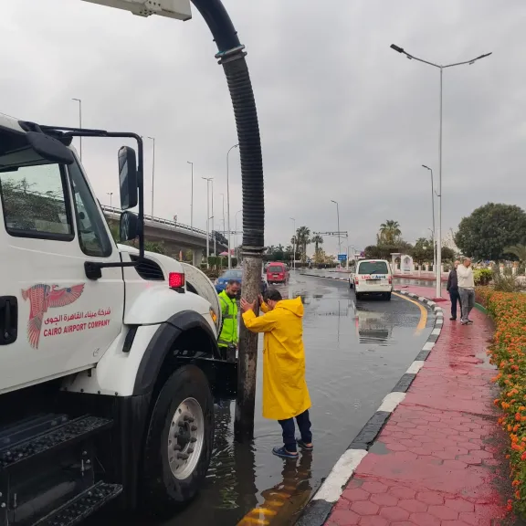 استعدادات مكثفة بمطار القاهرة الدولي لمواجهة التقلبات الجوية.. صور