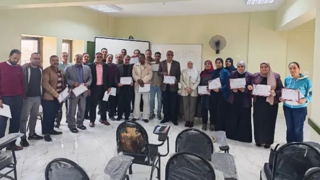 برامج تدريبية مكثفة في الحوكمة والتحول الرقمي للعاملين بالجهاز الإدارى بقنا