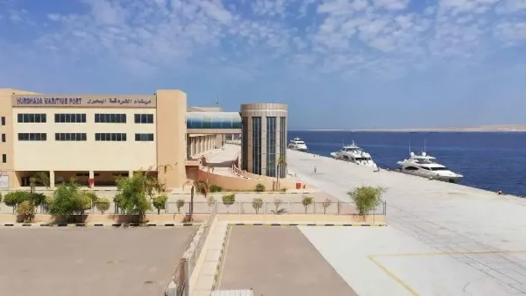 انتظام حركة الملاحة في موانئ البحر الأحمر واستمرار رفع درجة الاستعداد لمواجهة سوء الأحوال الجوية