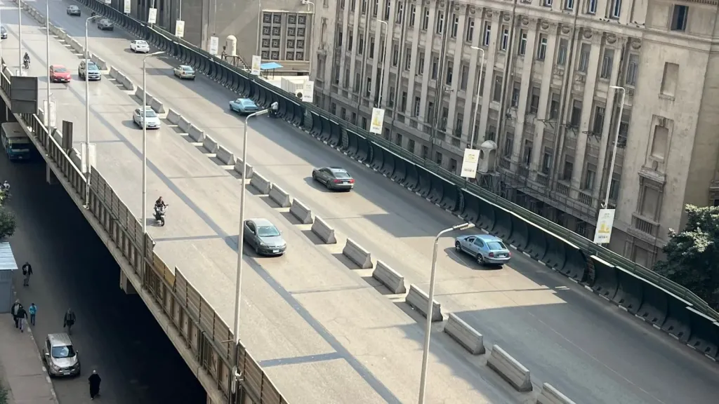 سيولة مرورية بمحاور القاهرة والجيزة خلال الذروة الصباحية