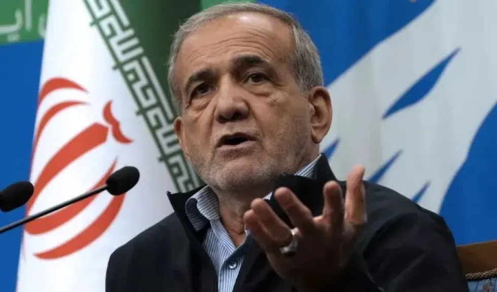 الرئيس الإيراني لدول المنطقة: لا تسمحوا لأعدائنا بإدارة الحرب من أراضيكم