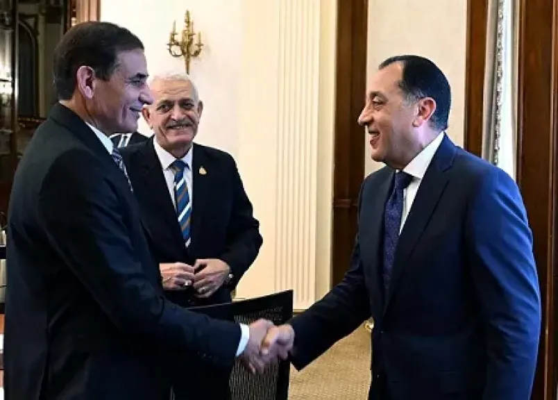 مدبولي يلتقي رؤساء الهيئات البرلمانية بمجلس النواب