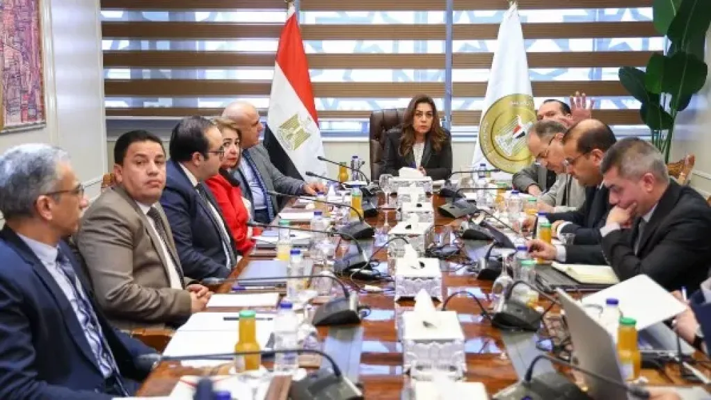 منال عوض: دمج البيئة بالتنمية المحلية وتطوير المخلفات ومتابعة مخالفات البناء بالمحافظات