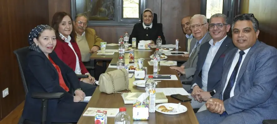 مجلس إدارة مركز النانو تكنولوجي بجامعة عين شمس يناقش تطوير البنية التحتية وتفعيل الأنشطة البحثية