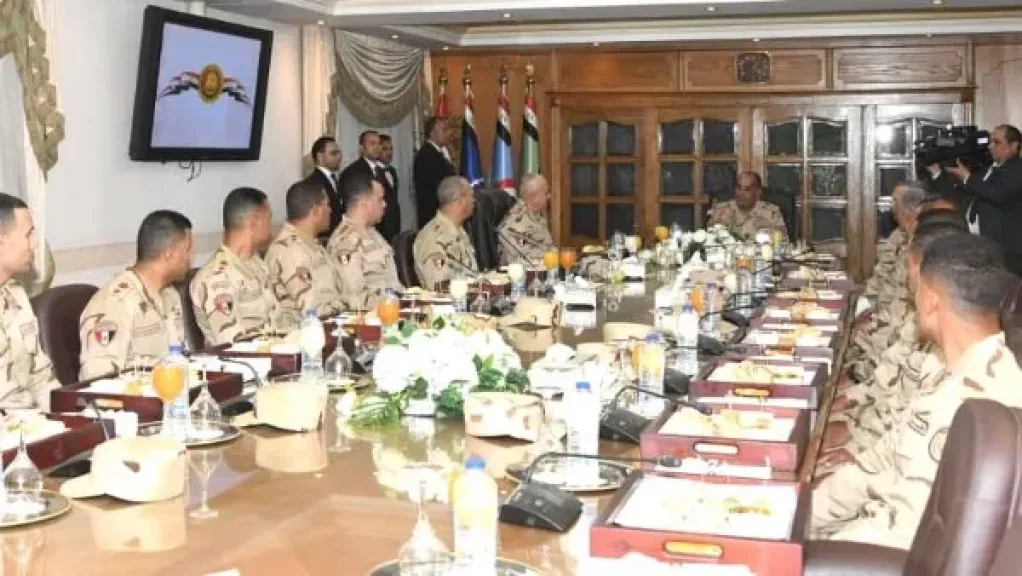 بعد أحداث المنطقة المتسارعة.. وزير الدفاع يجتمع مع مقاتلي الجيشين الثاني والثالث الميدانيين