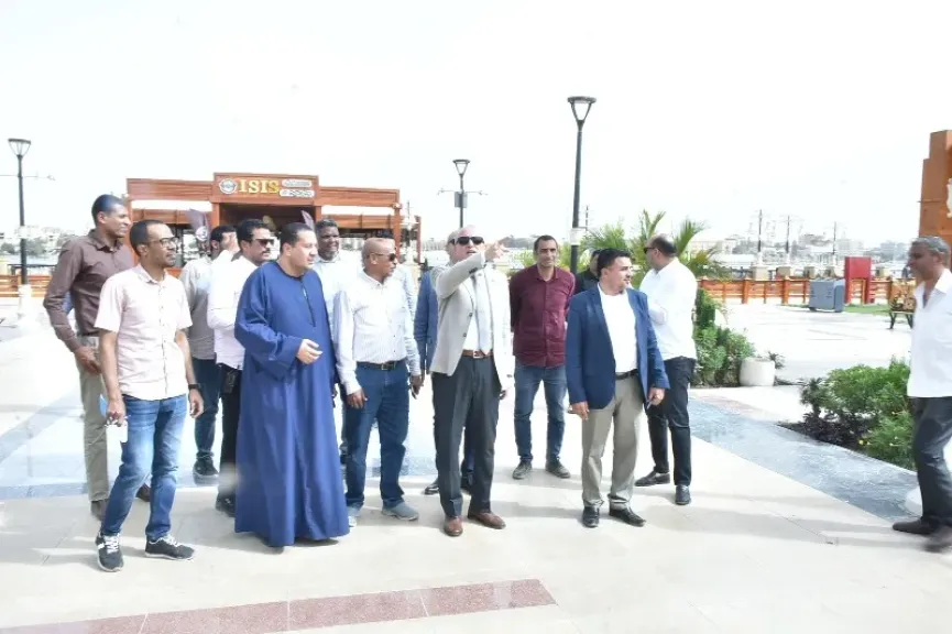محافظ الأقصر يتفقد كورنيش القرنة ويجري جولة ميدانية لمتابعة الخدمات والحركة السياحية.. صور