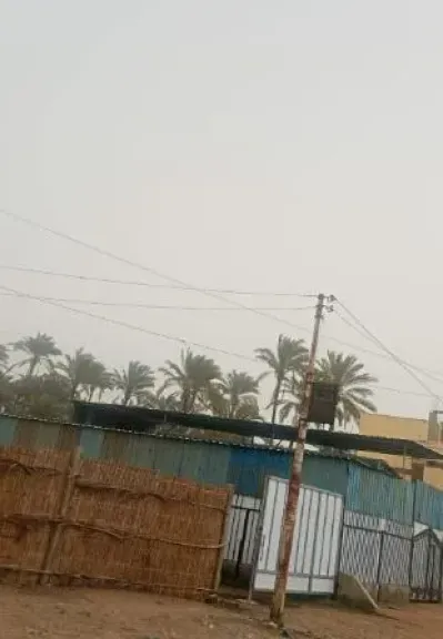 عاصفة ترابية وانخفاض في درجة الحرارة وطقس غائم جزئيا بالبحيرة