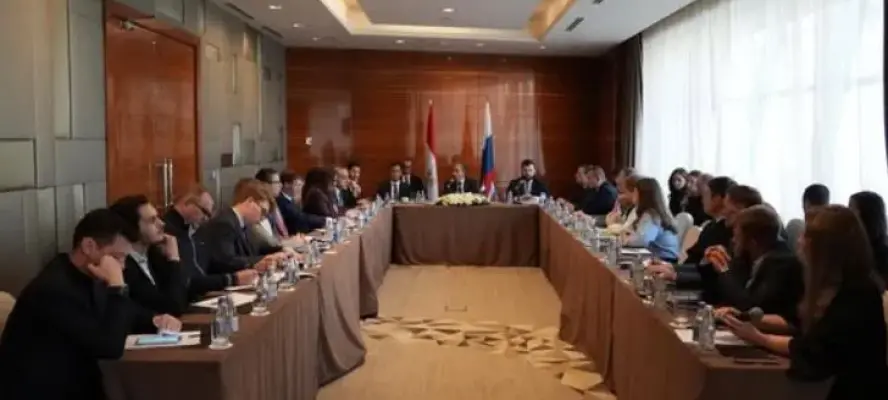 وزير الخارجية يبحث مع رجال أعمال روس تعزيز الاستثمارات في مصر