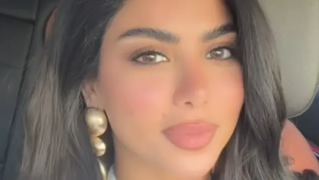 كارولين عزمي تخطف الأنظار في أحدث ظهور