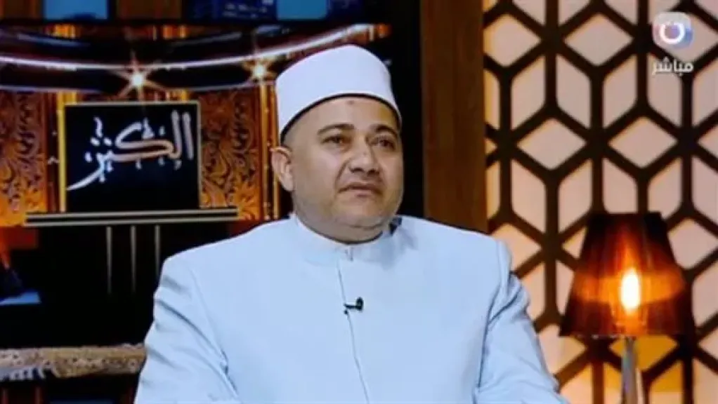 كيف وسوس إبليس لآدم داخل الجنة رغم طرده منها؟.. عالم بالأوقاف يُجيب