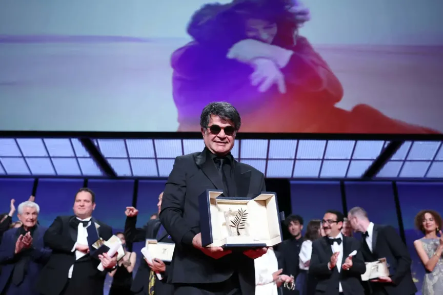 عودة المخرج الإيرانى المعروف جعفر بناهى لطهران تشعل الجدل