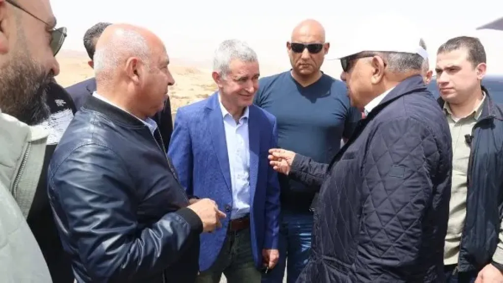 وزيرا النقل والكهرباء يتفقدان منطقة جبل الجلالة لإقامة مشروعات للطاقة .. صور