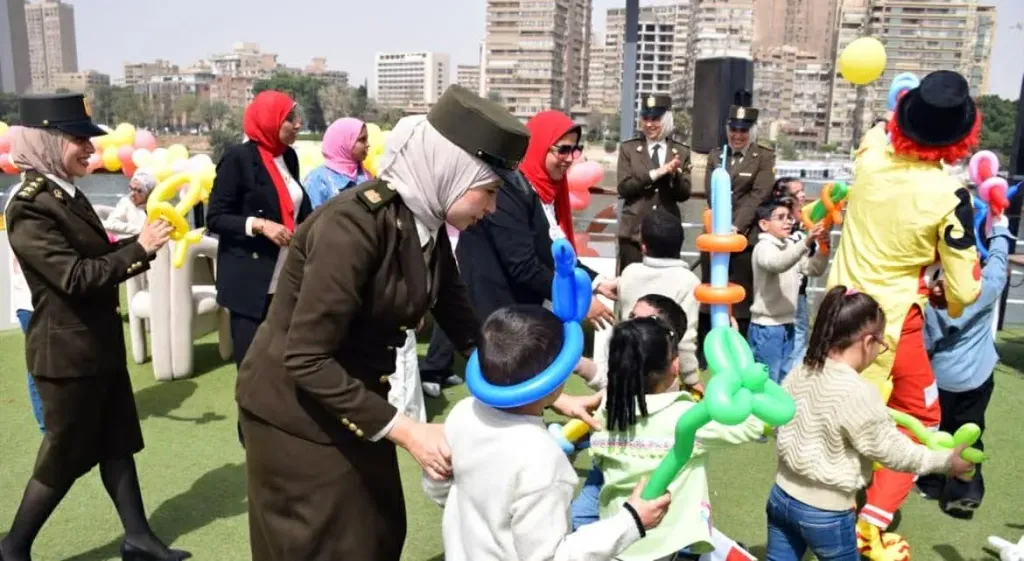 القوات المسلحة تشارك أطفال مصر الاحتفال بيوم اليتيم |صور