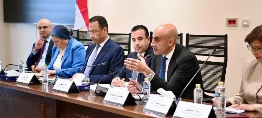 وزير التعليم: ندرس تخصيص باقات رقمية آمنة للطلاب دون سن 18 عامًا