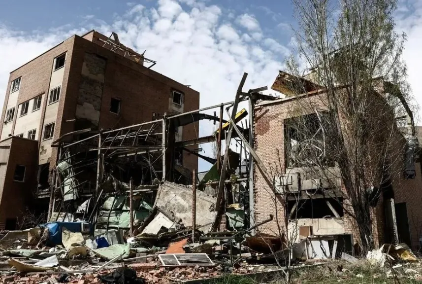 الكويت: التعامل مع 6 إصابات إثر سقوط مقذوفات وشظايا على منطقة سكنية