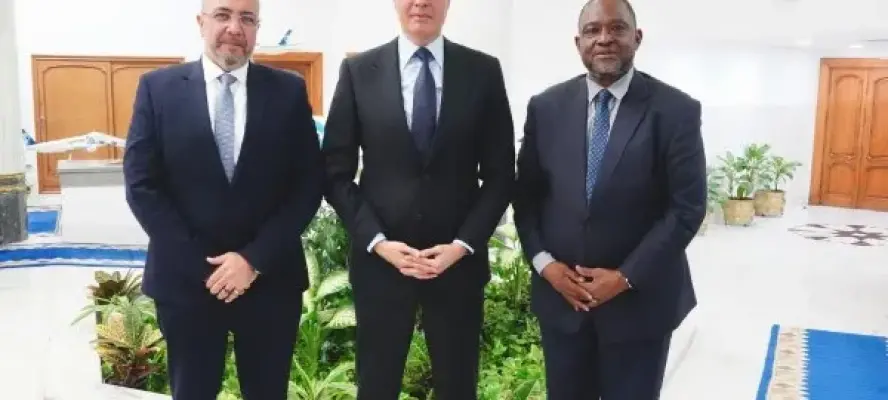 رئيس مصر للطيران يلتقي الأمين العام لاتحاد ”أفرا” ورئيس اللجنة التنفيذية