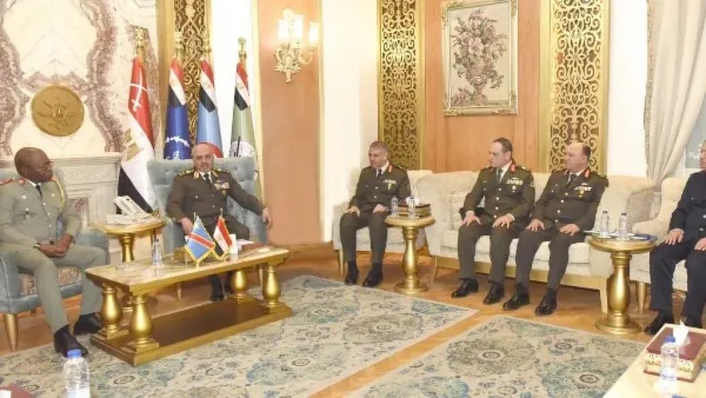 رئيس الأركان يلتقى نظيره الكونغولي لبحث التعاون العسكري المشترك
