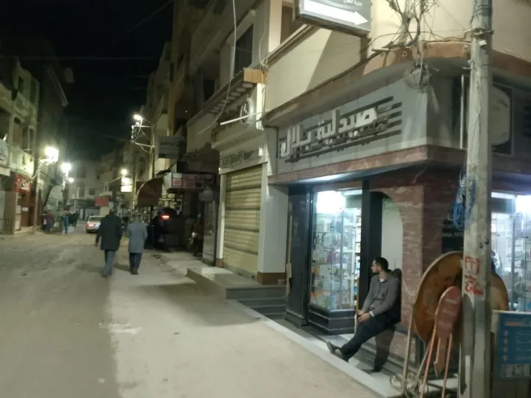 محافظ كفر الشيخ يتابع تطبيق قرار غلق المحال العامة بمراكز ومدن المحافظة.. صور