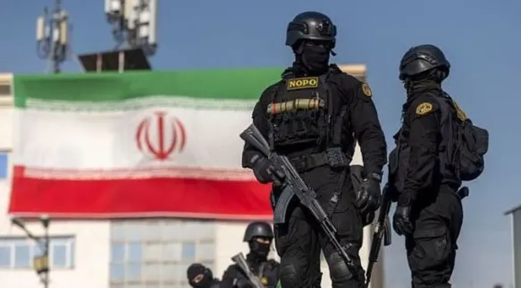 إيران تطلق سراح صحفي ياباني مقابل كفالة بعد اعتقاله في يناير الماضي بتهمة التجسس