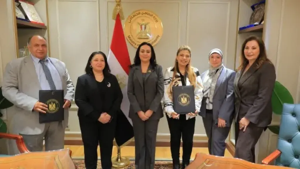 وزيرة التضامن تشهد توقيع عقود تمويل المشروعات متناهية الصغر
