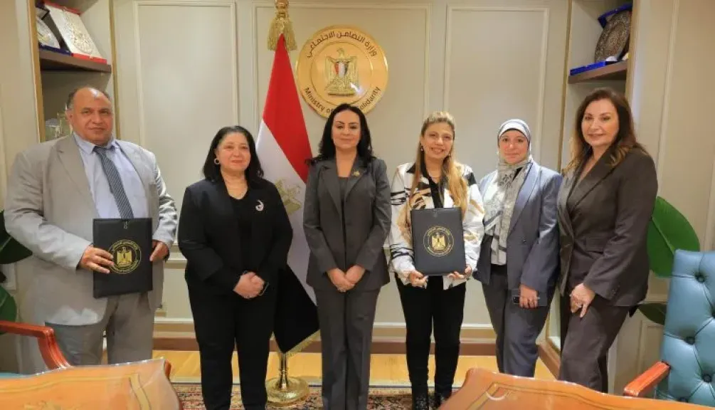 بنك مصر يوقع عقود تمويل مشروعات التمكين الاقتصادي متناهية الصغر مع صندوق دعم الصناعات الريفية و4 جمعيات ومؤسسات أهلية