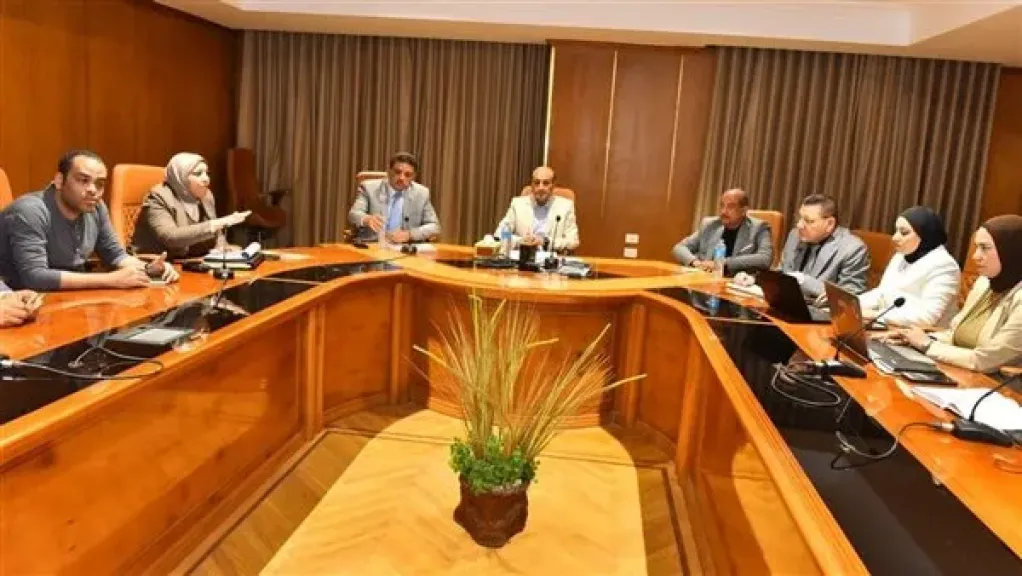 محافظ أسيوط يشدد على تسريع وتيرة تنفيذ مشروعات حياة كريمة وضغط الجداول الزمنية