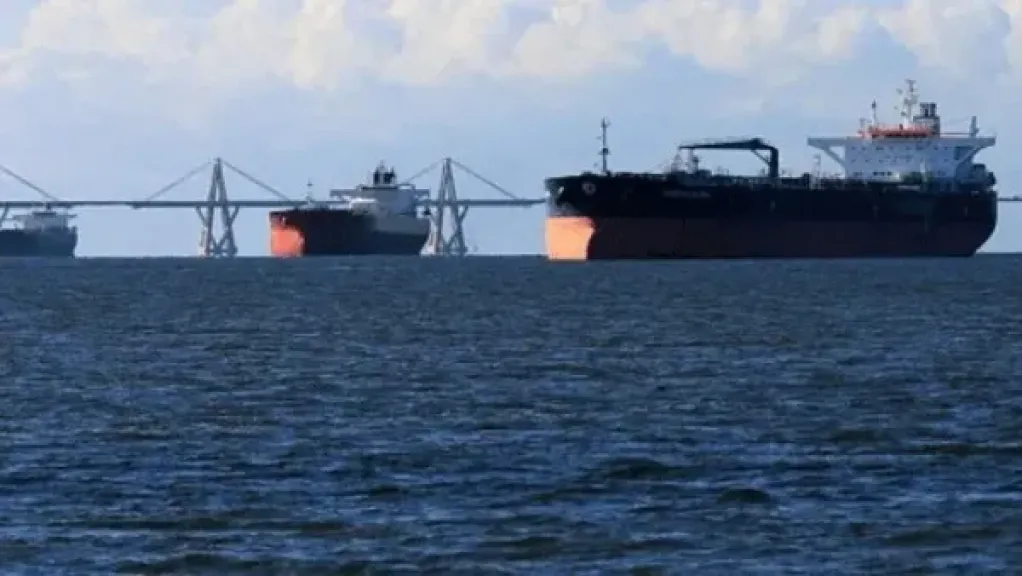 الحرس الثوري: أي محاولة من جانب السفن العسكرية لعبور مضيق هرمز ستقابل برد حازم