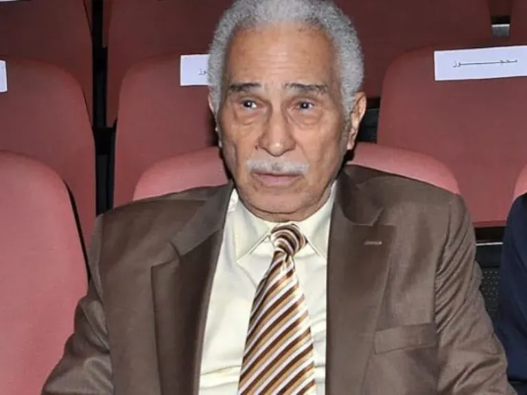 ابن الفنان عبد الرحمن أبو زهرة: فوجئنا بوضع والدي على جهاز التنفس الصناعي.. ونواجه تعنتا من المستشفى