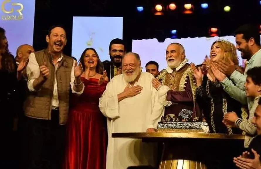 المسرح القومي يحتفل بعيد ميلاد يحيى الفخراني بعد عرض الملك لير