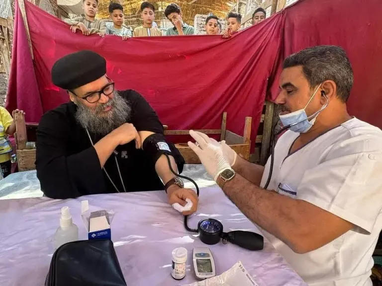 انتشار مكثف للفرق الطبية بالأقصر لتأمين احتفالات عيد القيامة وأعياد الربيع.. صور