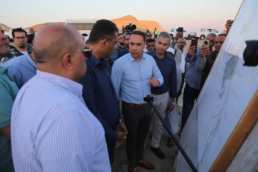 ​بتكلفة 350 مليون جنيه.. محافظ البحر الأحمر يدفع بمشروع الصرف الصحي بمرسى علم