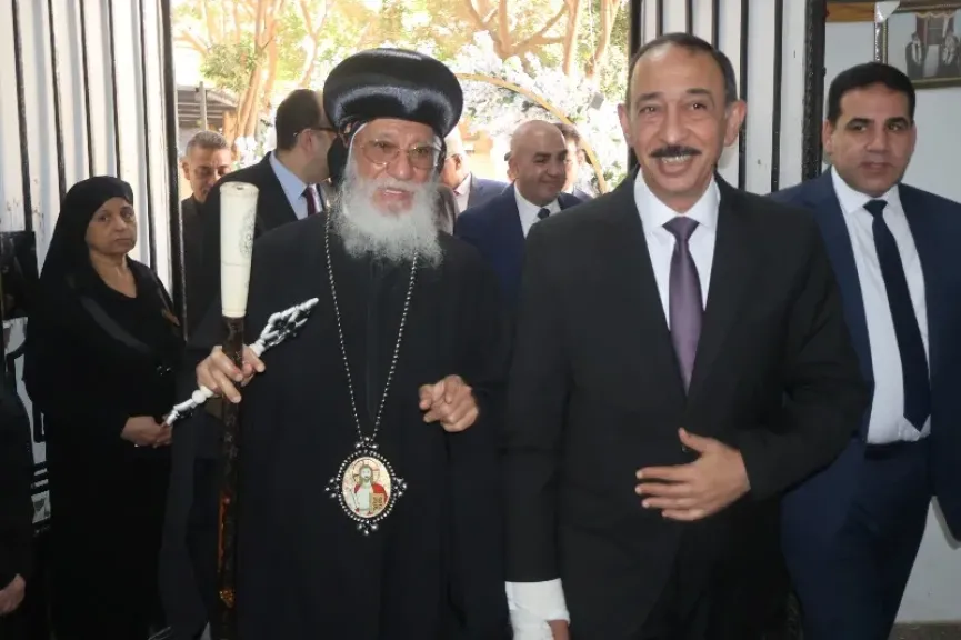 محافظ سوهاج يقدم التهنئة للإخوة الأقباط بمطرانيات طهطا وطما