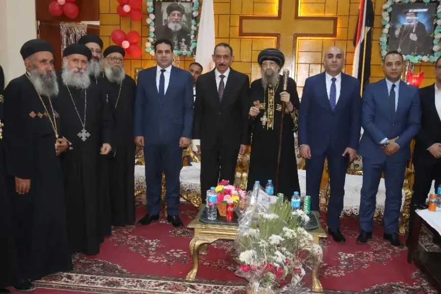 محافظ سوهاج يزور مطرانيات البلينا وجرجا للتهنئة بعيد القيامة المجيد.. صور