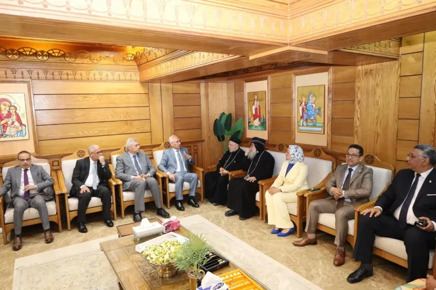 رئيس جامعة المنيا يقود وفدًا رسميًا لتهنئة كنائس المدينة بعيد القيامة المجيد