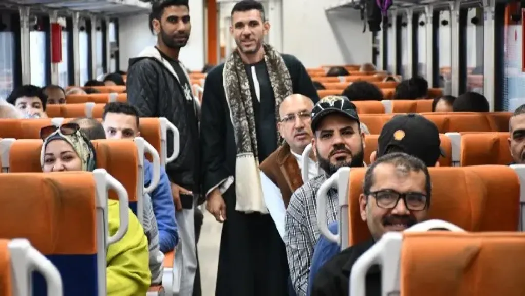 إقبال جماهيري على “قطار النزهة” لقضاء عطلة شم النسيم بالإسكندرية | صور