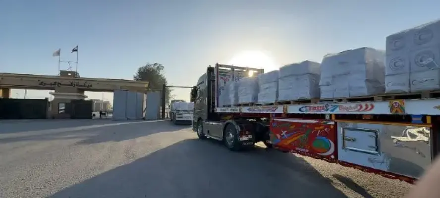 الهلال الأحمر يدفع بأكثر من 5,060 طنًا من المساعدات الإنسانية الشاملة إلى الأشقاء الفلسطينيين