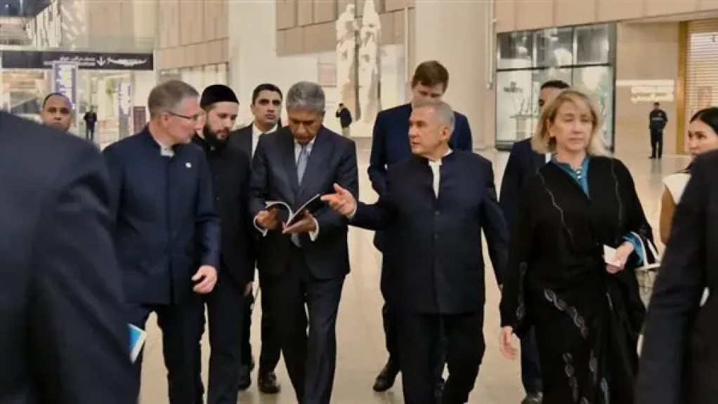 رئيس جمهورية تتارستان يزور المتحف المصري الكبير ويشيد بتجربة العرض المتحفي