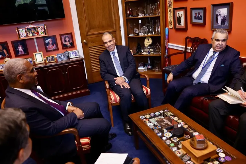 وزير الخارجية يلتقي زعيم الأقلية الديمقراطية في لجنة الشئون الخارجية بمجلس النواب الأمريكي