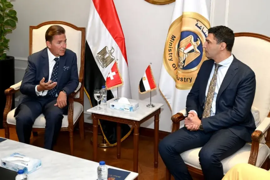 وزير الصناعة يبحث مع سفير سويسرا سبل تعزيز التعاون بين البلدين للوصول لمرحلة الشراكة الصناعية