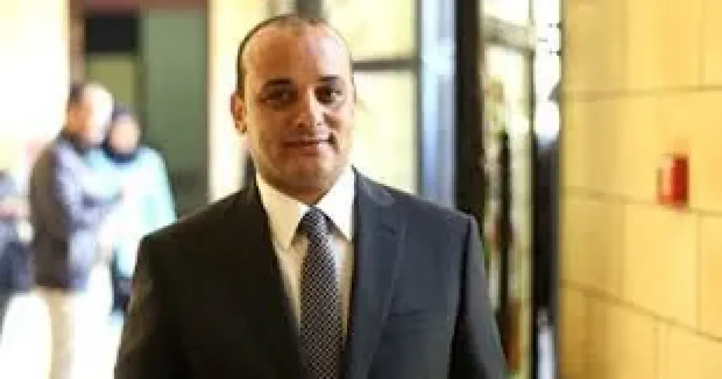 عمرو وطني : حظر مرور النقل من منتصف الليل حتى السادسة صباحًا قرار غير مدروس