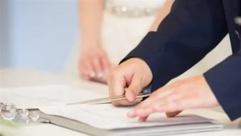 أزهري: مساهمة الزوجة في العفش صدقة منها على زوجها والقائمة ليست من الدين