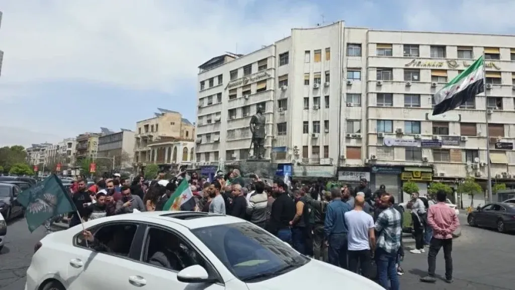 الأمن السوري يطوق اعتصاما بدمشق للفصل بين معارضين وموالين للحكومة