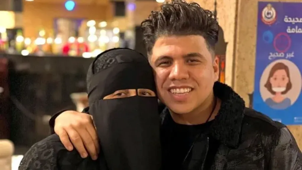 أمي منقبة وأبويا إمام جامع ونزلت القاهرة بـ 10 جنيه | عمر كمال يكشف بدايته