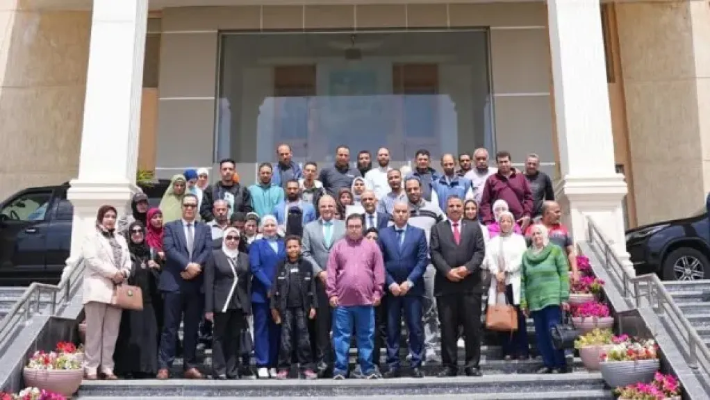 وزير العمل ومحافظ الإسكندرية يسلمان عقودًا لذوي الهمم لدمجهم في سوق العمل