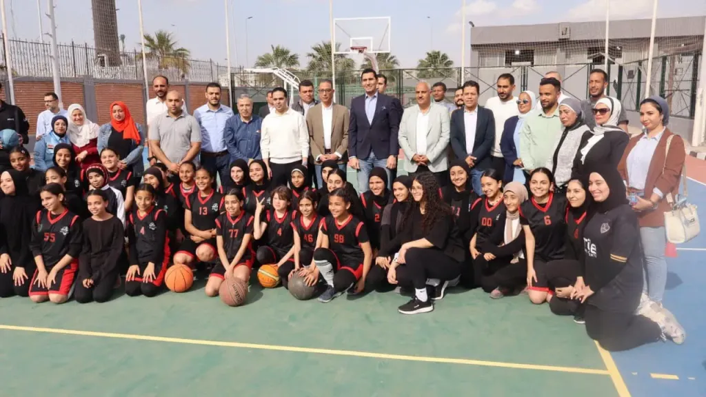 وزير الرياضة ومحافظ الجيزة يفتتحان مركز التنمية الشبابية بالشيخ زايد