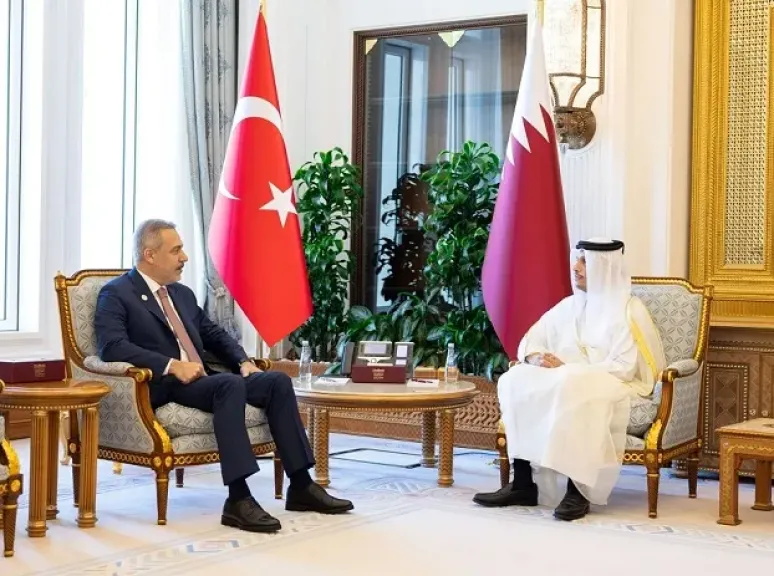رئيس مجلس وزراء قطر ووزير خارجية تركيا يبحثان تطورات الأوضاع في المنطقة