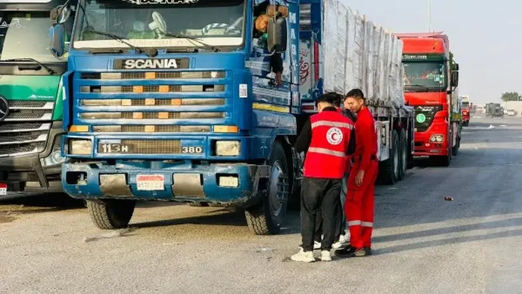 الهلال الأحمر المصري يستقبل الدفعة 36 من المصابين الفلسطينيين ويدفع بأكثر من 5,590 طنًا مساعدات