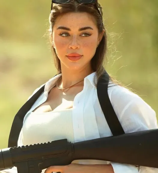 يارا السكري تشوق الجمهور بصور من كواليس فيلم صقر وكناريا مع محمد إمام