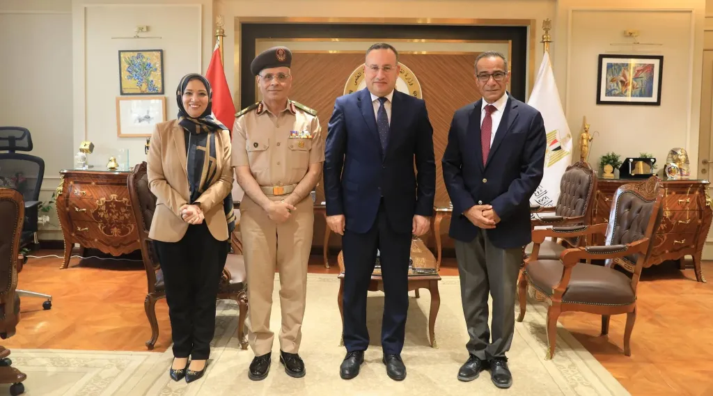 وزير التعليم العالي يتابع تطورات مشروع الجينوم المصري